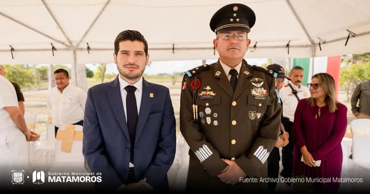 Alcalde de Matamoros refuerza lazos con Ejército y celebra graduación escolar