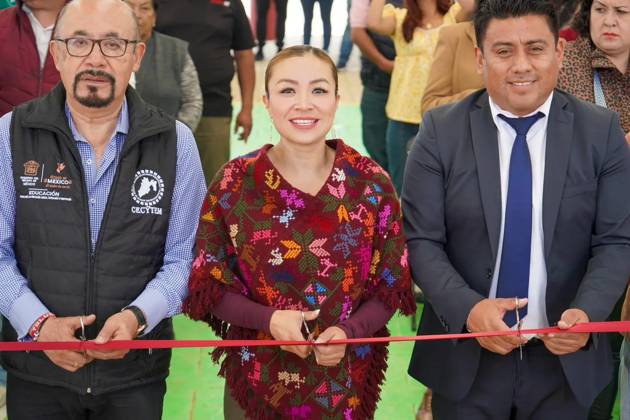 Alcaldesa cumple promesas: techumbre, pavimento y materiales en Nicolás Romero