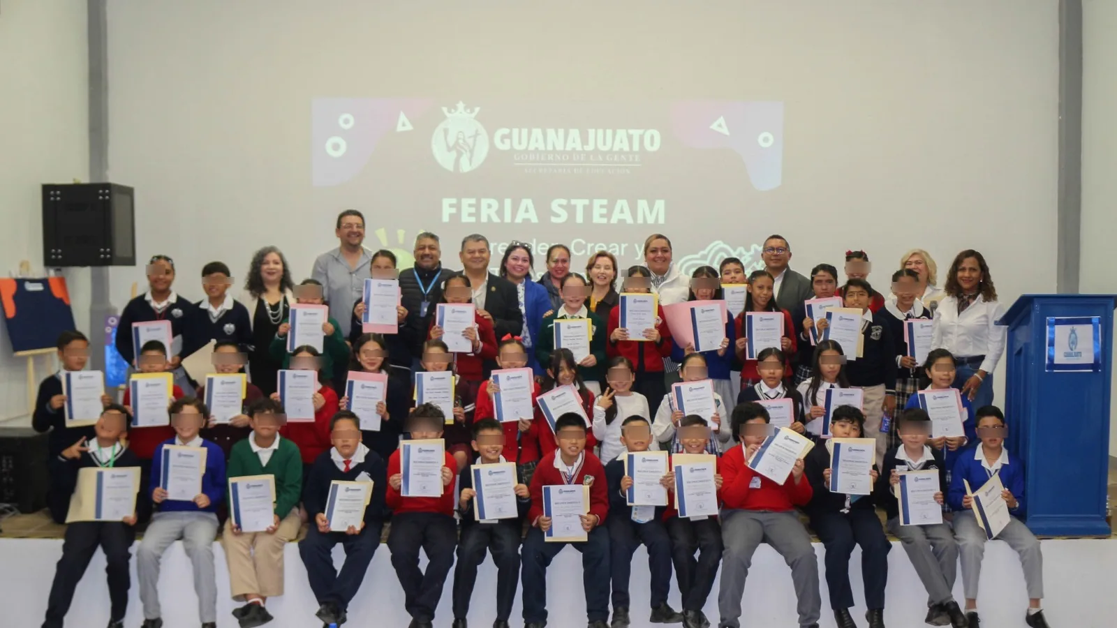 Alumnos del noreste de Guanajuato participan en feria bilingüe STEAM