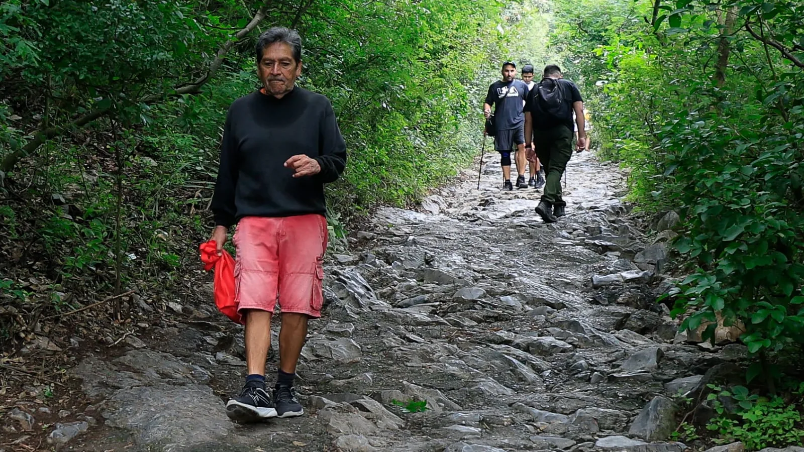Ante ola de calor en Nuevo León, emiten recomendaciones para senderistas en Cerro de la Silla
