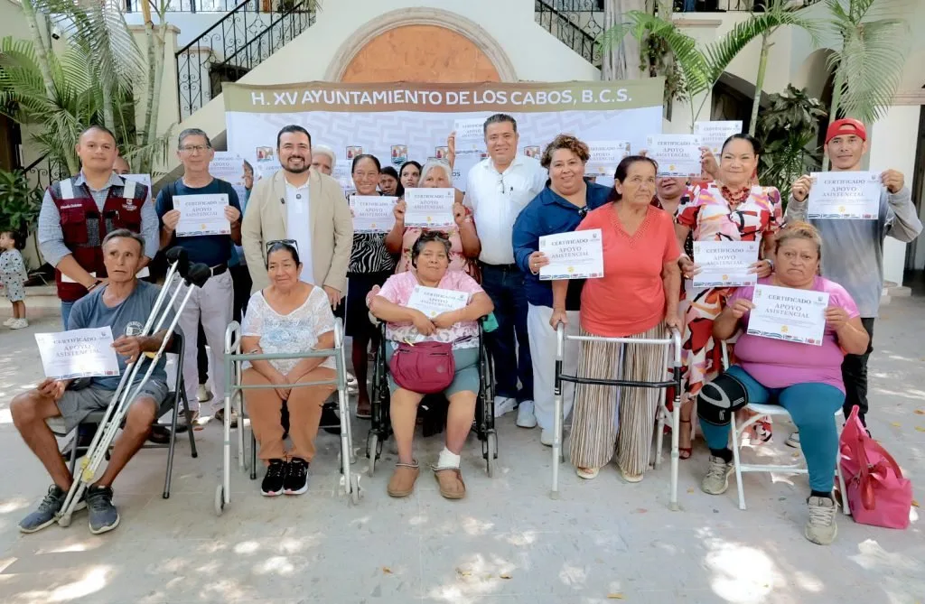 Apoyan a 23 familias en Los Cabos con entrega de asistencia social municipal