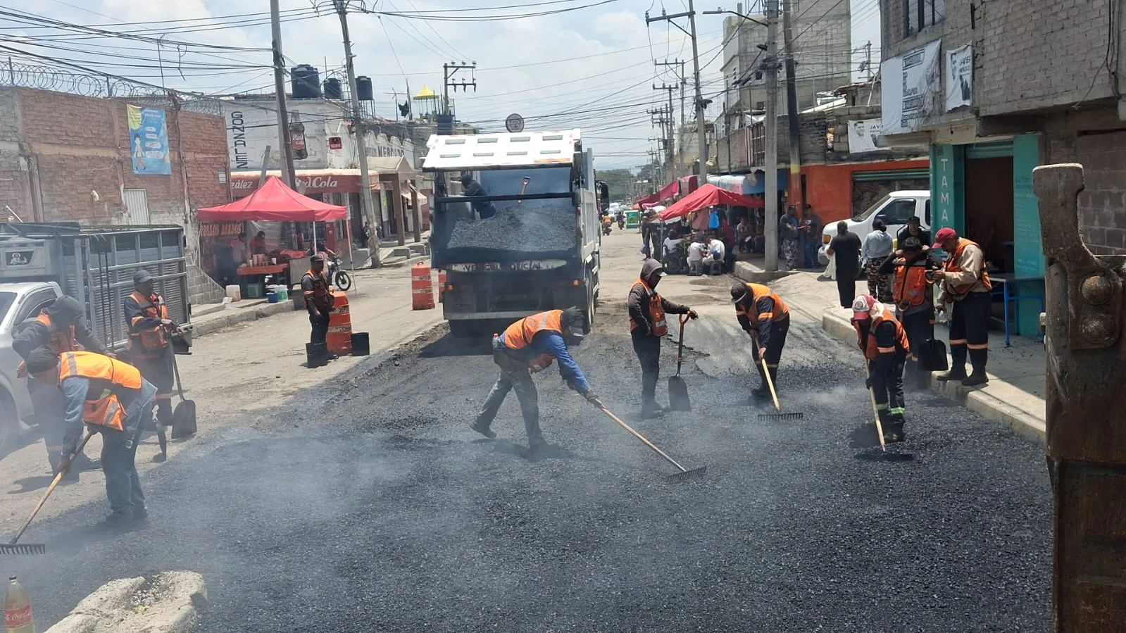 Arrancan bacheo provisional en Camino Viejo a Texcoco tras lluvias torrenciales en Chimalhuacán
