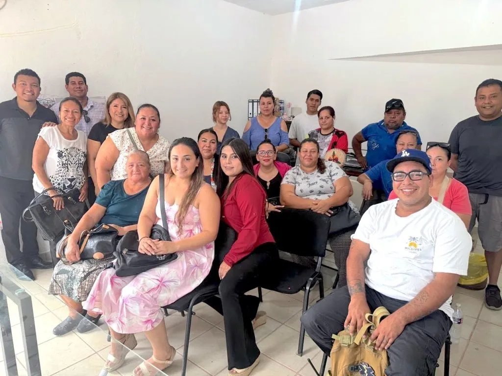 Ayuntamiento y comerciantes de La Placita acuerdan estrategias para impulsar ventas
