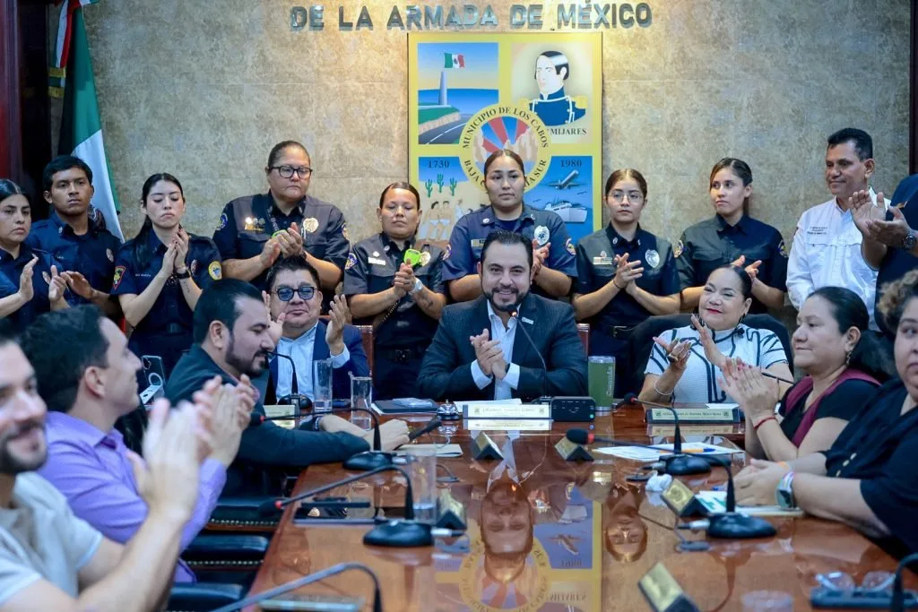 Cabildo de Los Cabos incluye a bomberos en tabulador salarial; alcalde pide licencia