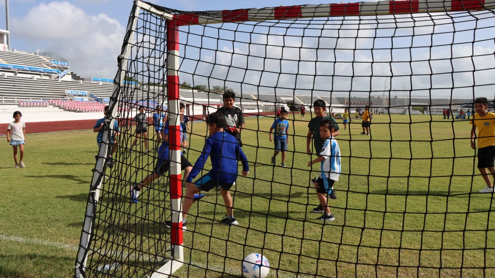 Campamento de verano en Reynosa fomenta fútbol infantil y valores cívicos