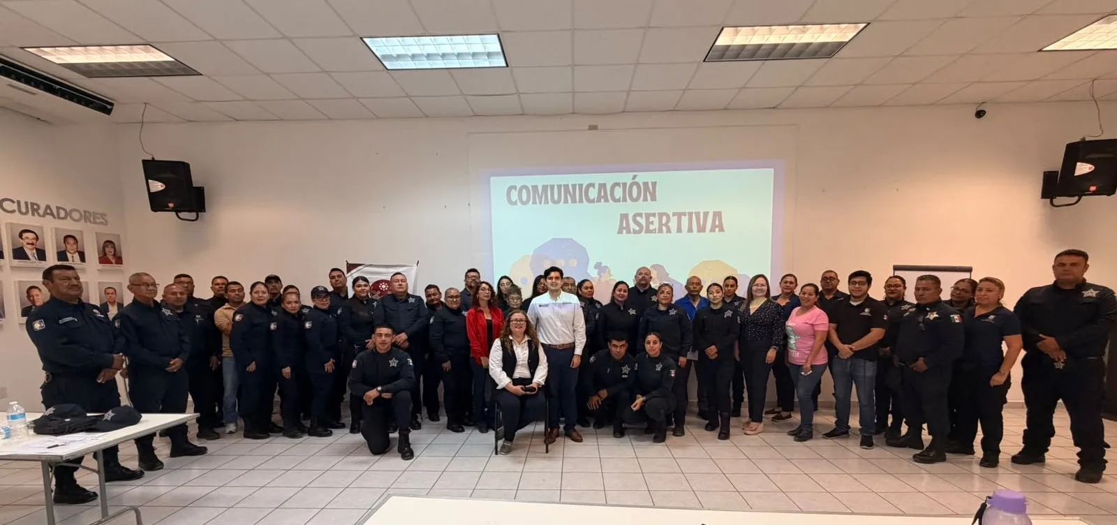 Capacitan a policías de BCS en comunicación y manejo emocional para mejorar atención ciudadana