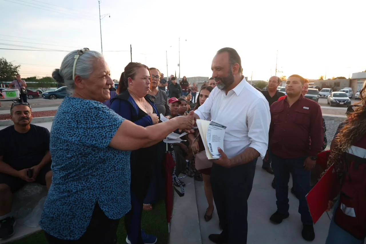 Ciudad Juárez inaugura foro al aire libre y pavimenta calle con recursos participativos