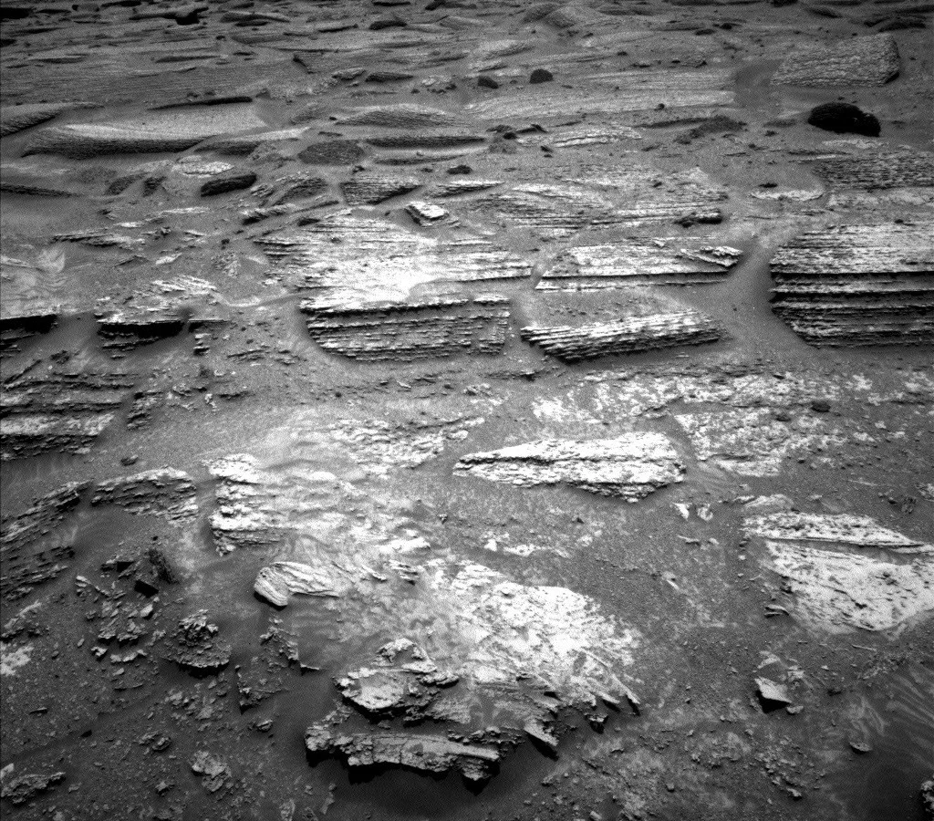 Curiosity explora contacto geológico en Marte y halla rastros de capas estriadas