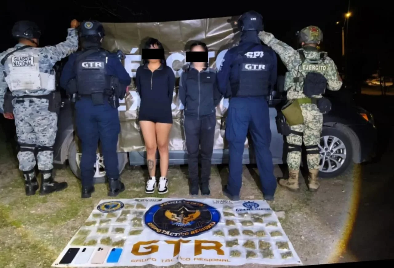 Detienen a dos mujeres con 453 dosis de marihuana en León; aseguran vehículo y celulares
