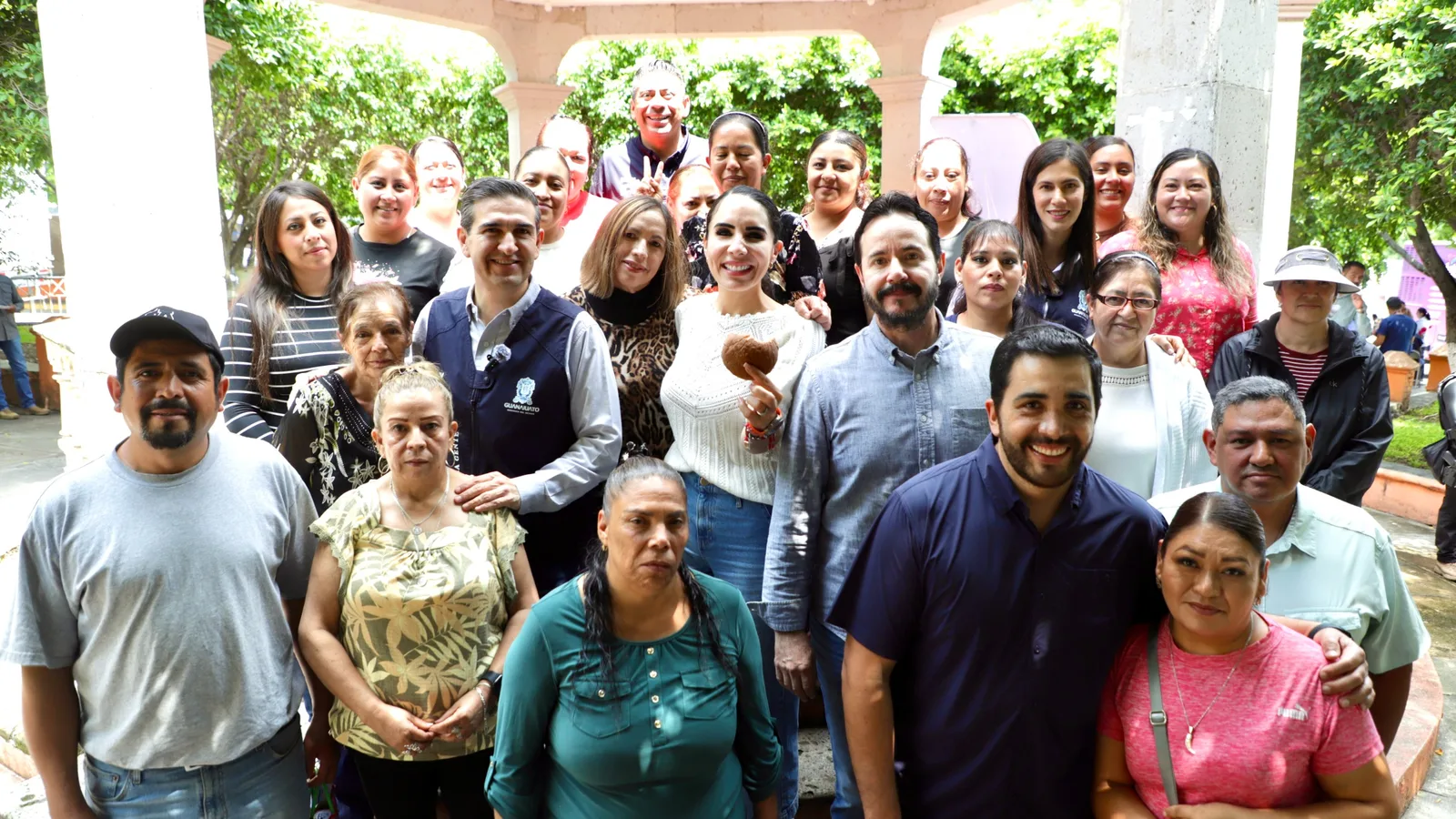 DIF Estatal lleva 300 paquetes de alimento a comunidad de Moroleón