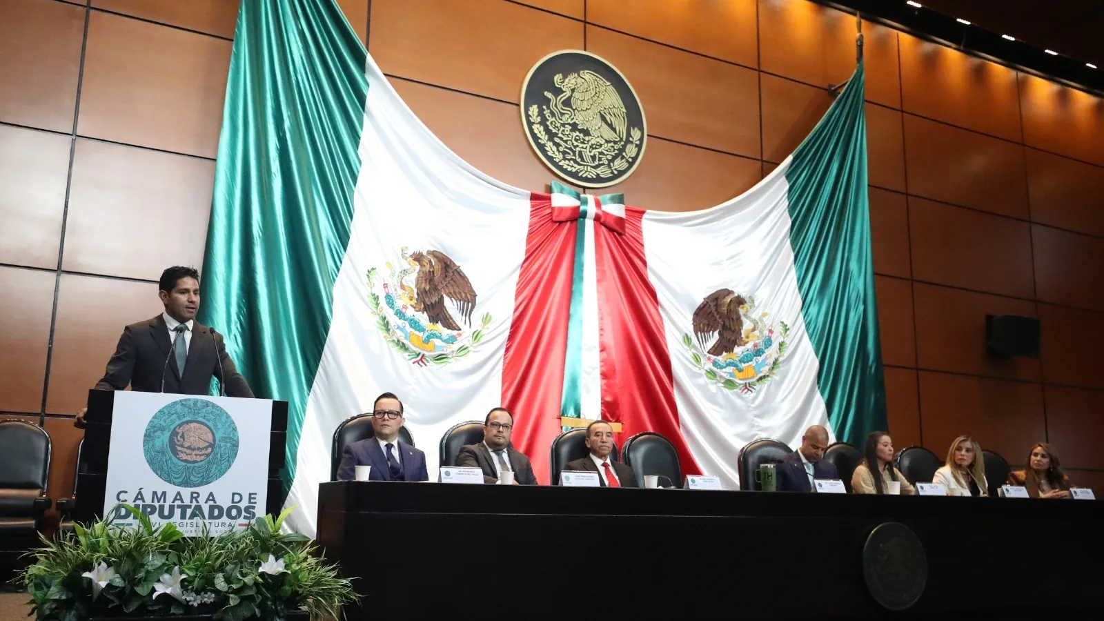Diputados llaman a abogados a ejercer con ética y combatir la impunidad