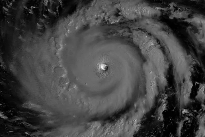 El supertifón Bavi deja devastación en Guam y las Marianas rumbo a Asia