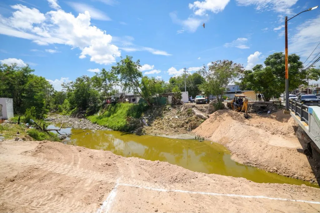 En Reynosa revisan avance de rehabilitación en puente de colonia Renacimiento