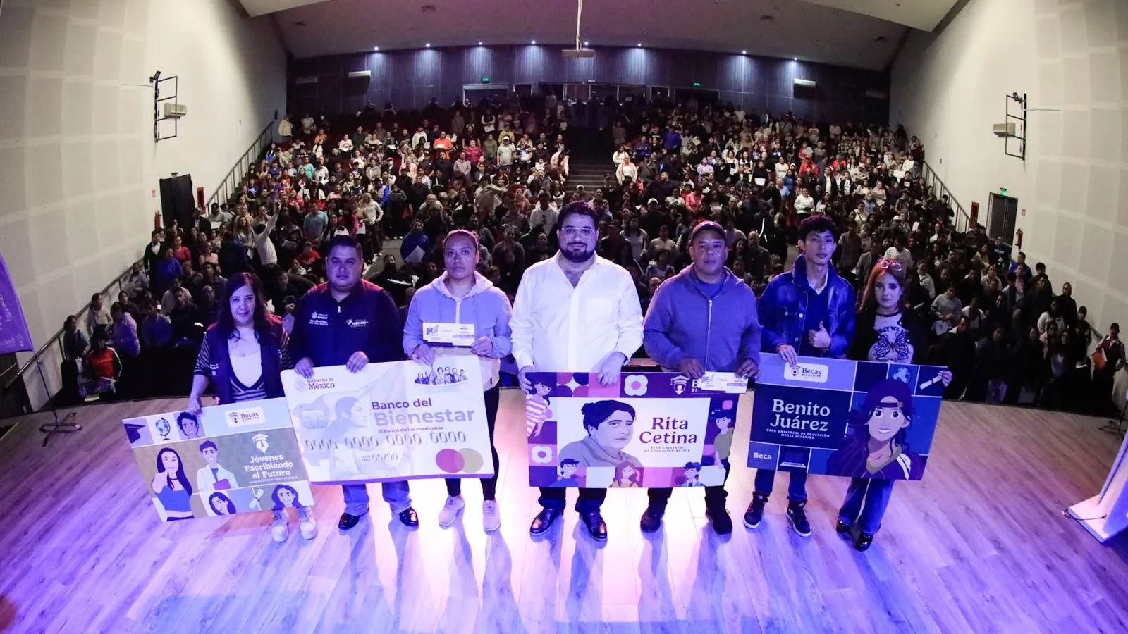 Entregan en Naucalpan más de 36 mil tarjetas de la Beca Rita Cetina para primaria