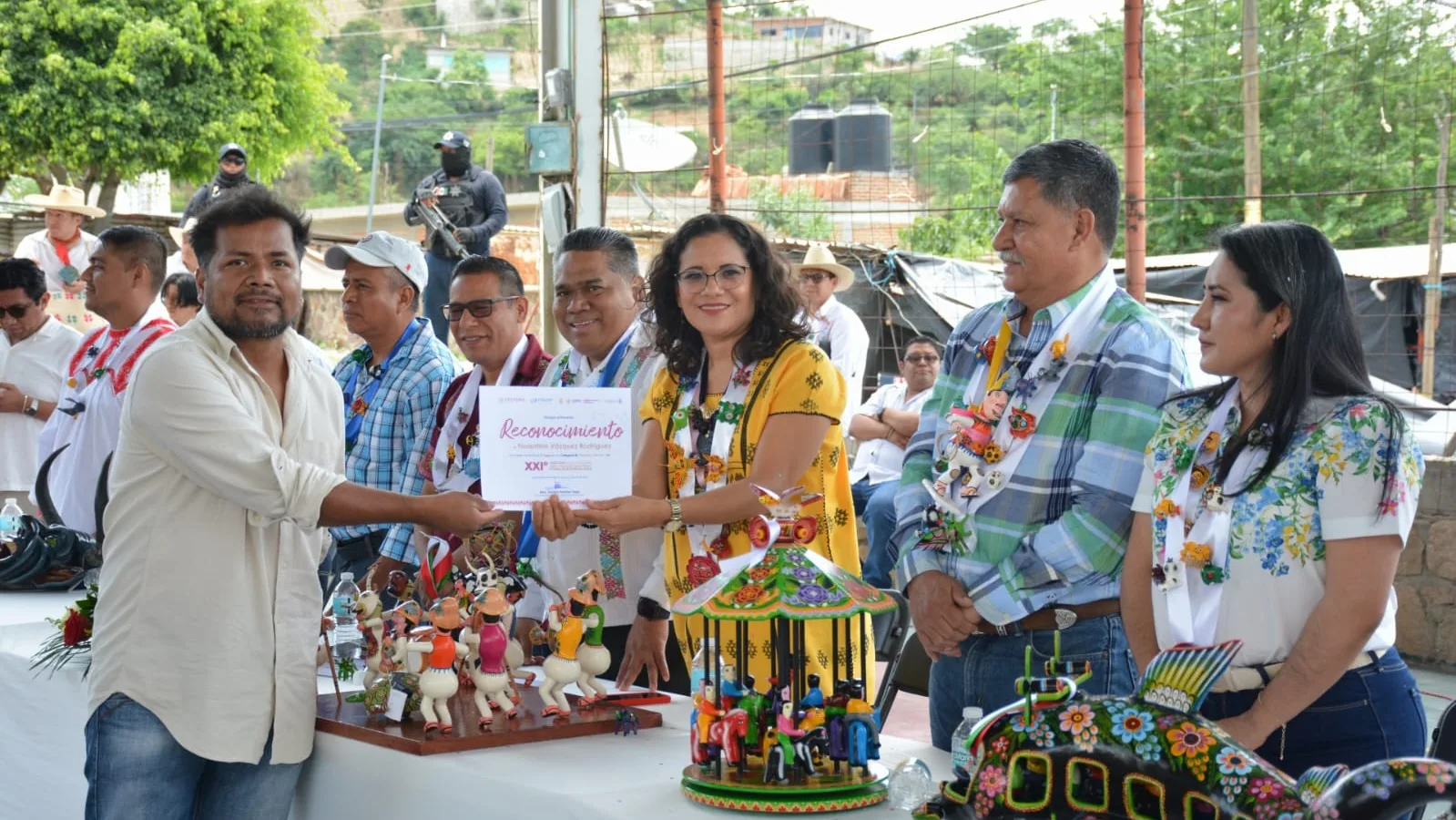 Entregan premios del Concurso Artesanal Temalacatzingo 2026 en Olinalá