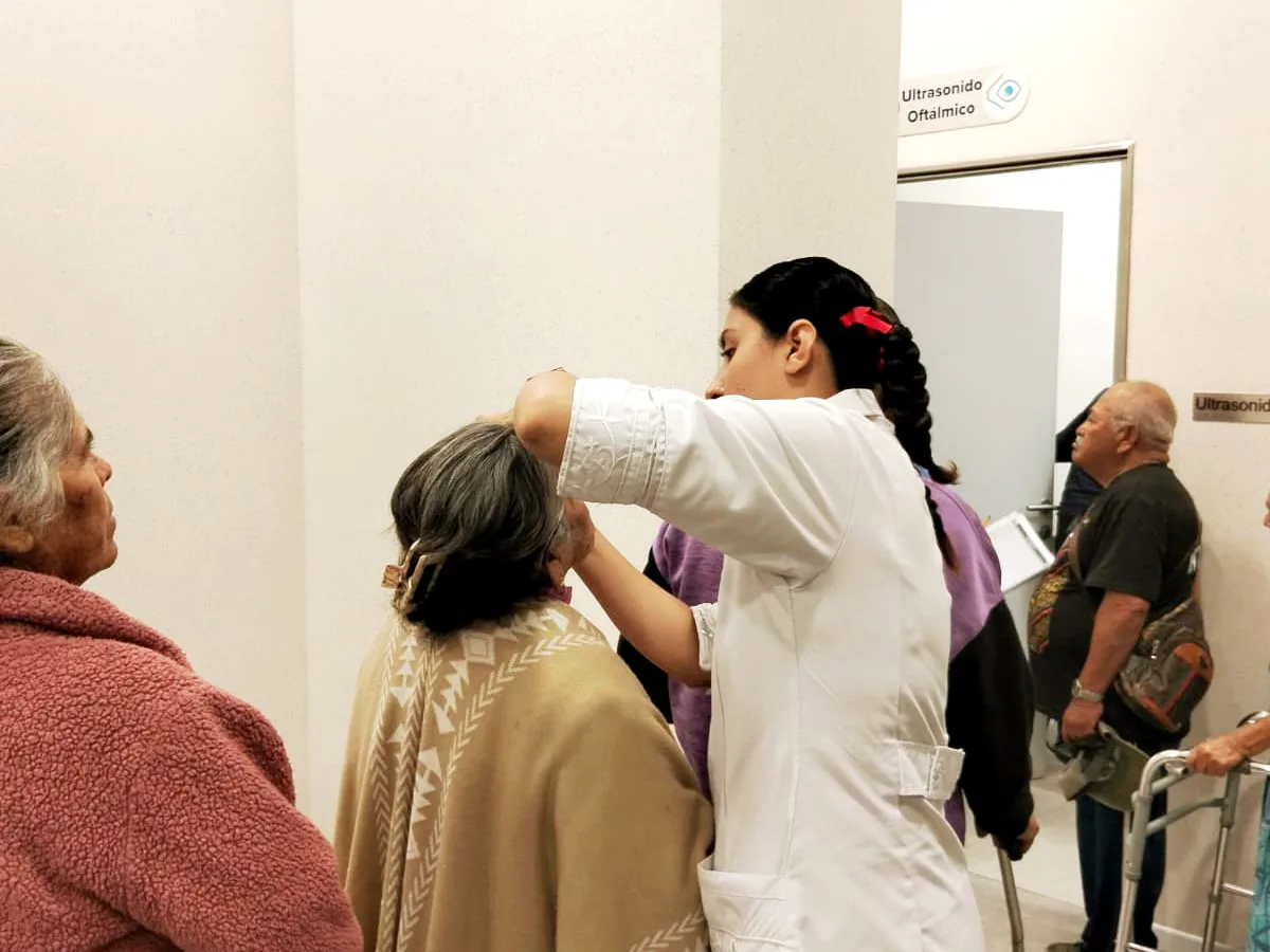 Evaluación de más de 120 pacientes en Irapuato para cirugía de cataratas
