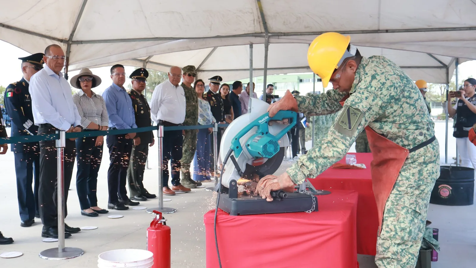 Gobernador de BCS encabeza destrucción de armas en el Día Internacional