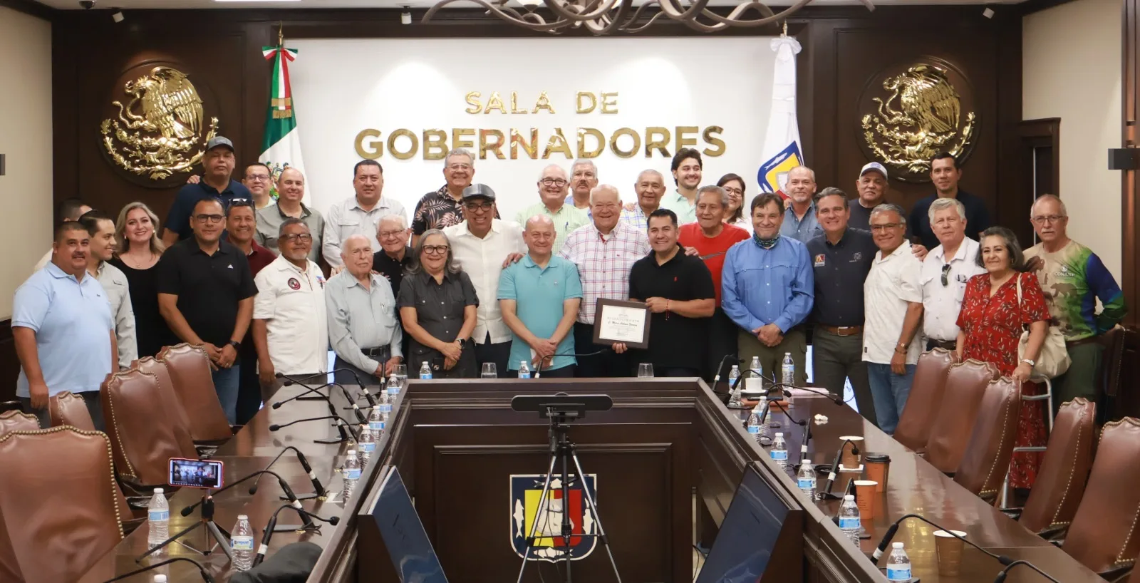 Gobernador de BCS reconoce a leyendas del deporte sudcaliforniano