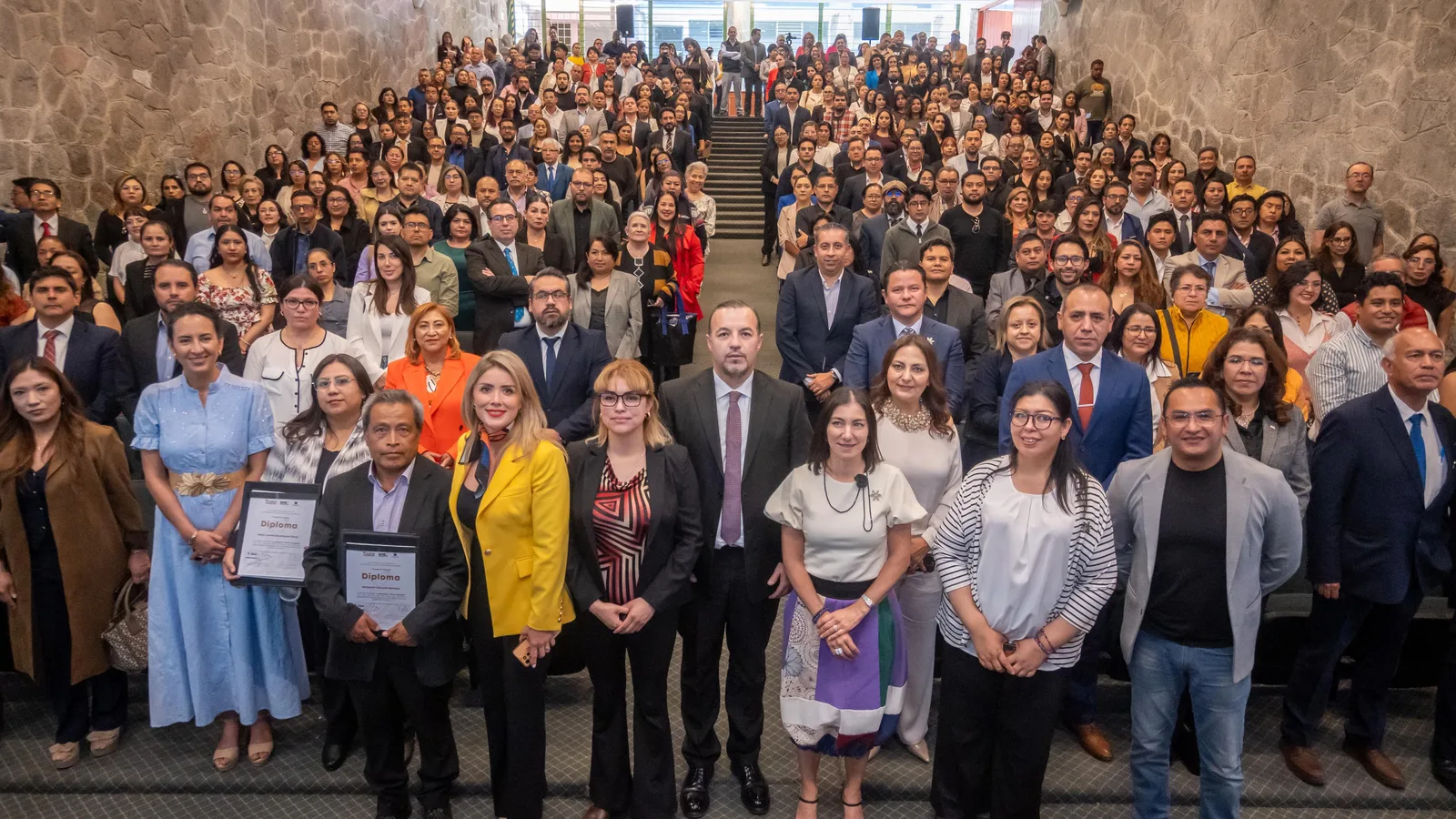 Graduación de 303 emprendedores marca primera generación de escuela municipal en Toluca