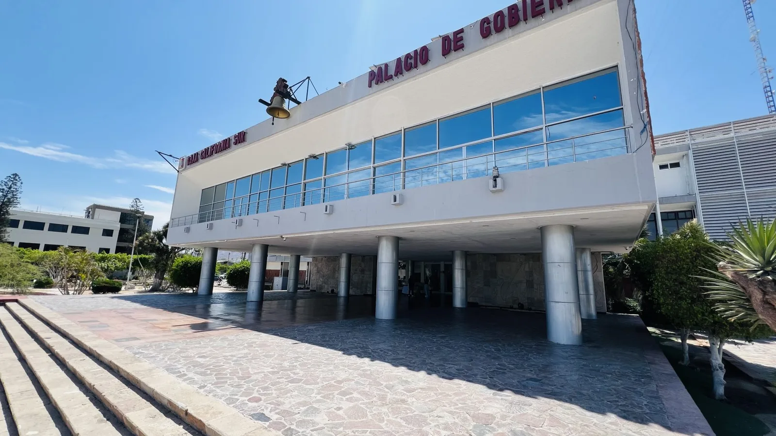 Guardias en oficinas estatales de BCS durante vacaciones de julio; llaman a planificar trámites