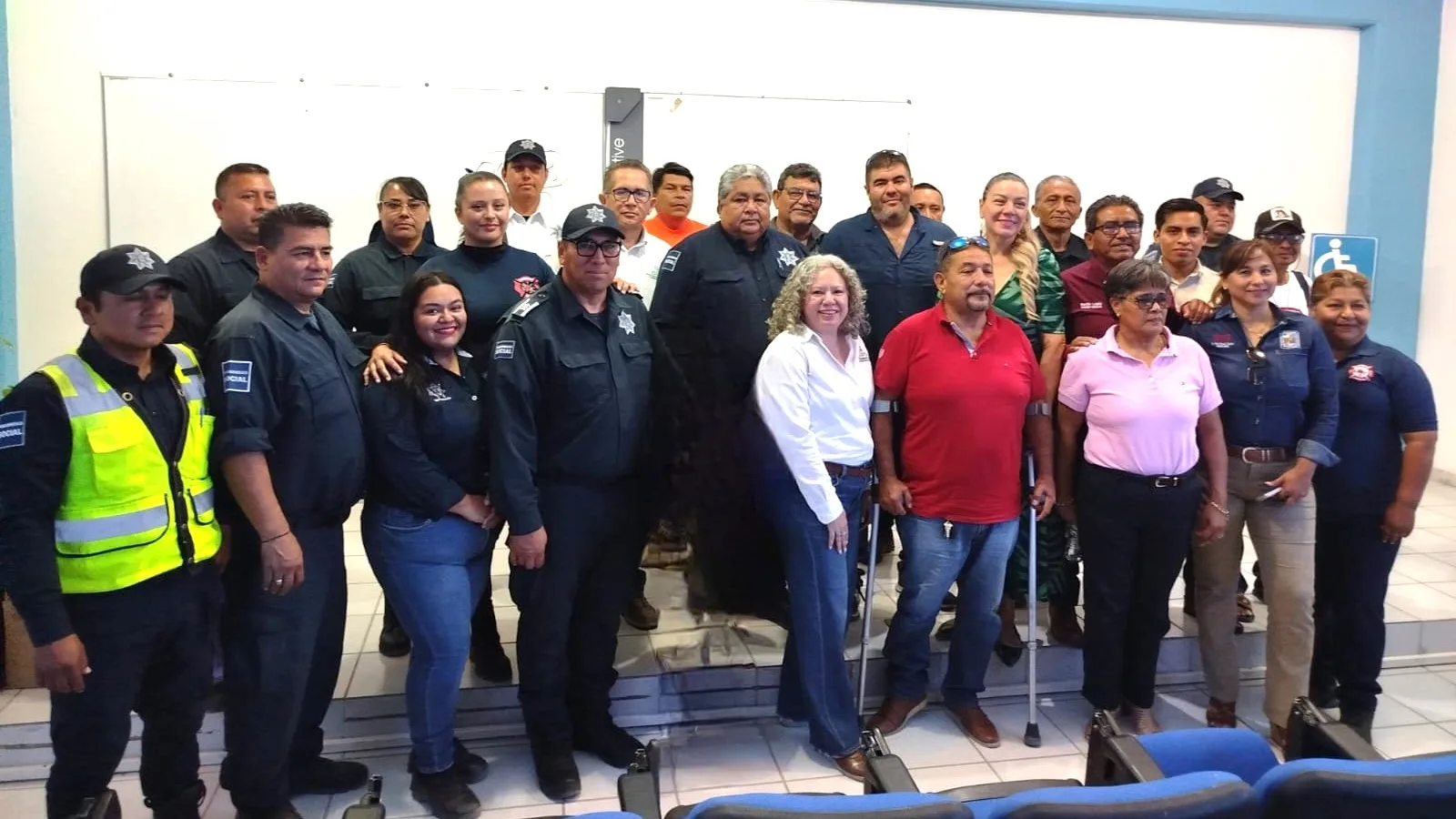 Imparten taller de sensibilización a policías, bomberos y Cruz Roja en Comondú