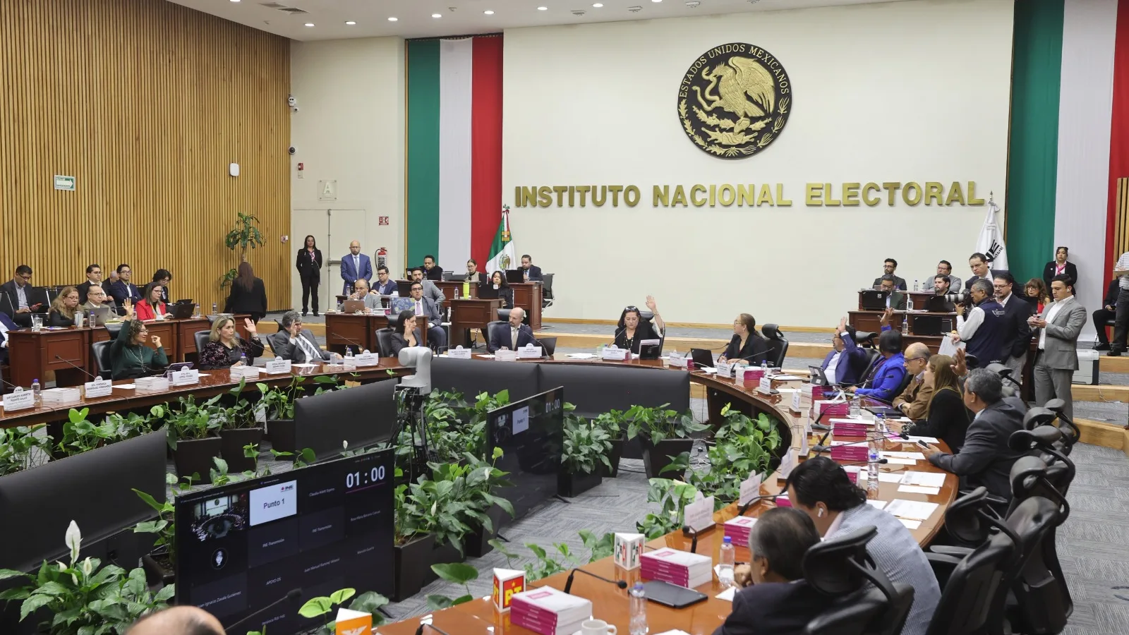INE retiene control de consultas indígenas y partidos en Michoacán