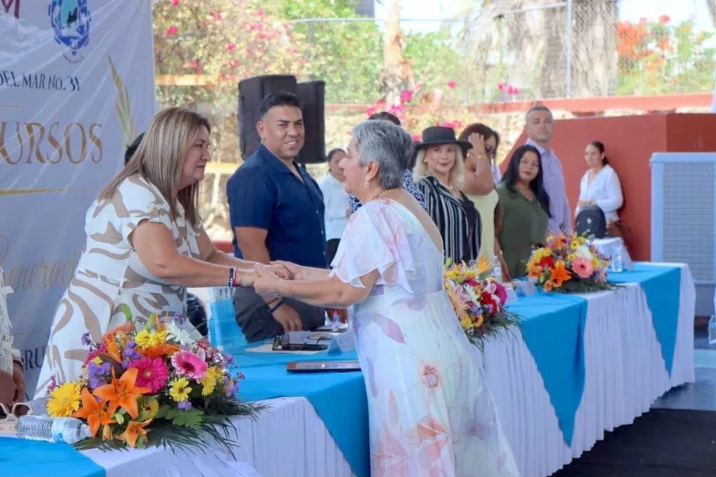 Jóvenes del CETMAR 31 culminan sus estudios en Los Cabos; gobierno local los reconoce