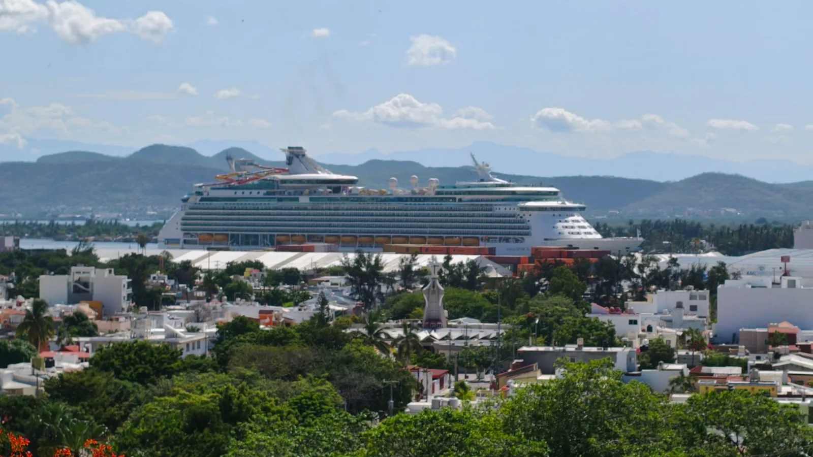 Mazatlán rebasa 16 mil cruceristas en julio y prevé récord anual de arribos