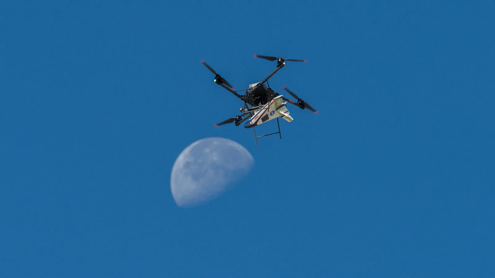 NASA prueba tecnologías aeronáuticas con drones y aeronaves a escala en California