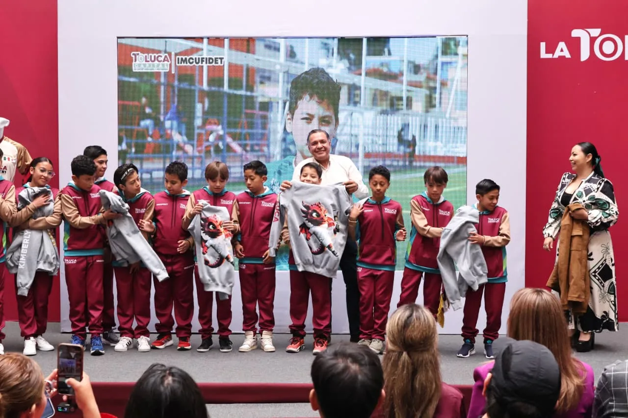 Niños futbolistas de Toluca viajan a Japón por hermanamiento cultural