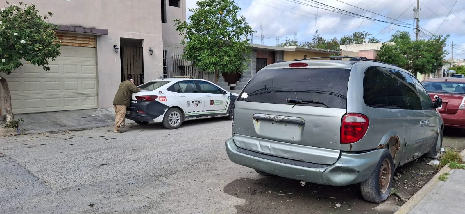 Notifica Medio Ambiente a dueños de vehículos abandonados en Reynosa
