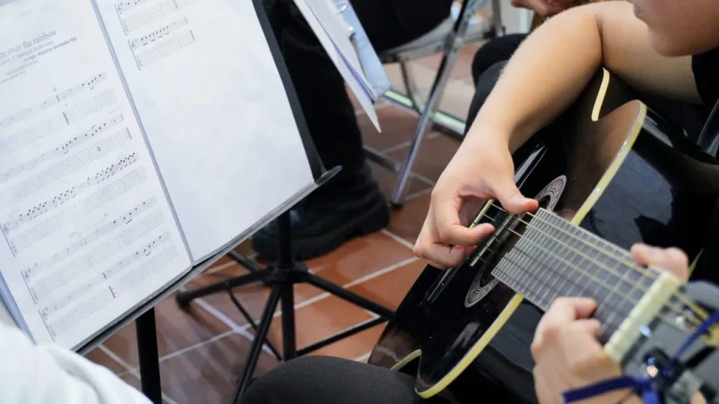 Recital de guitarra y poesía cautiva a asistentes en Museo Histórico de Reynosa