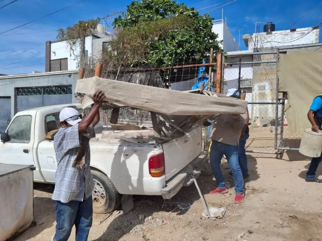 Recolectan 14 toneladas de cacharros en colonia Caribe de Cabo San Lucas
