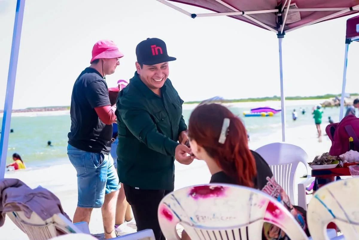 Reparten 29 mil condones en playas de Tamaulipas para prevenir infecciones entre jóvenes
