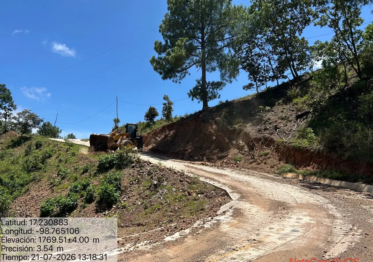 Restablecen circulación en Tlacoapa tras derrumbe; atienden vía Xocoapa-Tenamazapa