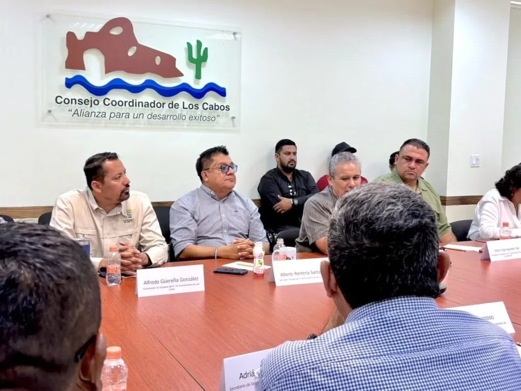 Reunión en Los Cabos: gobierno local y sector privado revisan seguridad y orden en playas