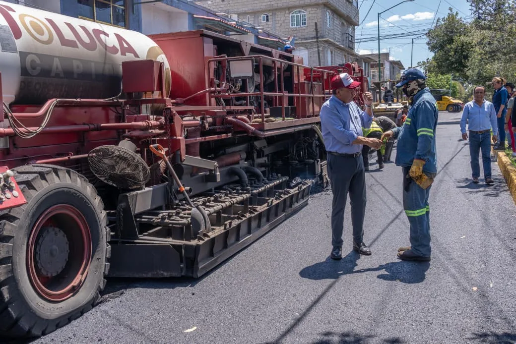 Toluca ejecuta programa de pavimentación histórica con apoyo de tecnología 'Diablo Dragón'