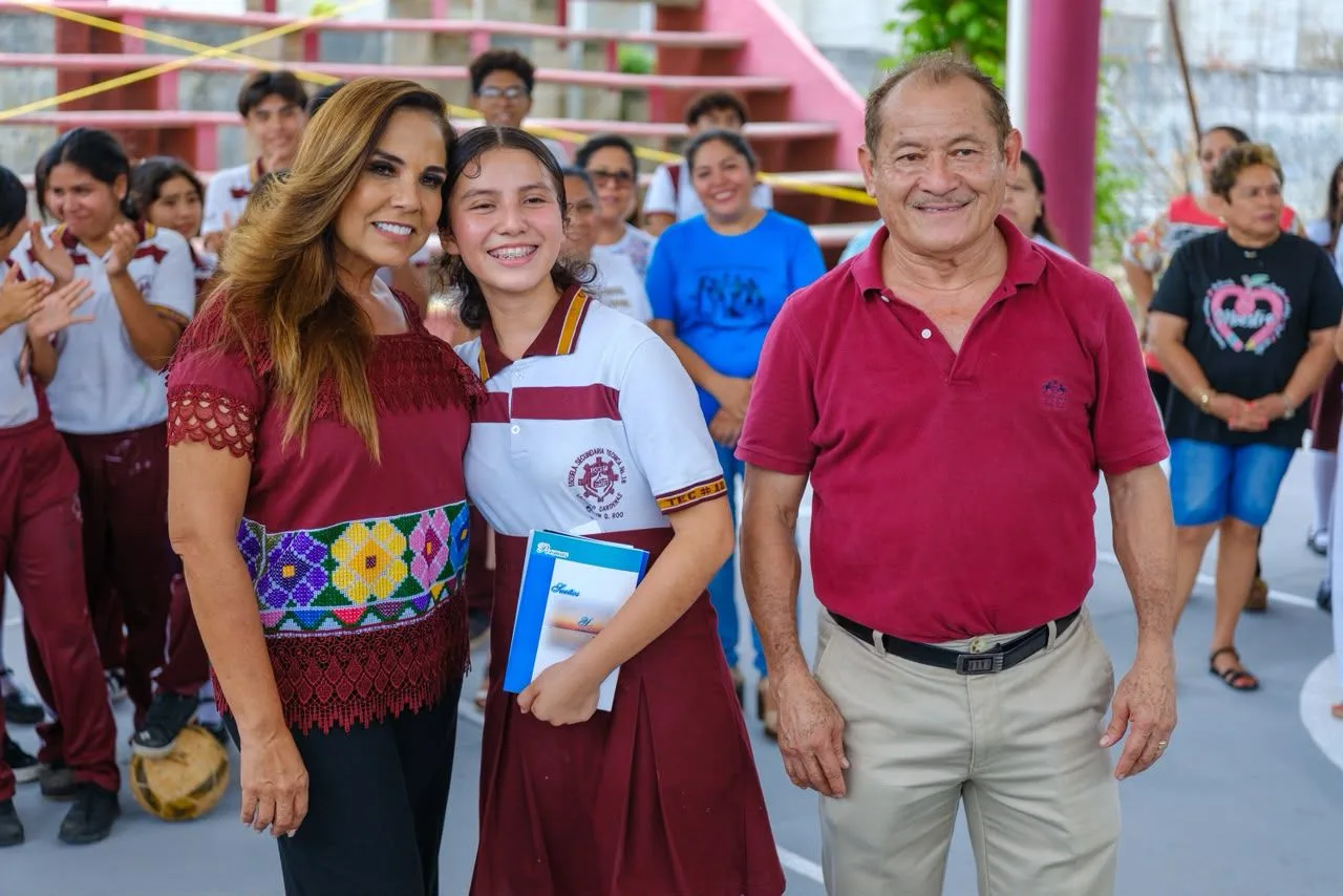 Tras 34 años, estudiantes de Cancún reciben domo escolar; inversión supera 3.3 mdp