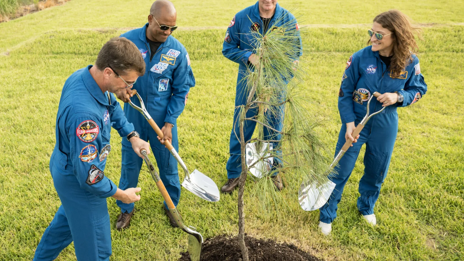 Tripulación de Artemis II y árbol lunar del Apolo 14: símbolo de continuidad espacial